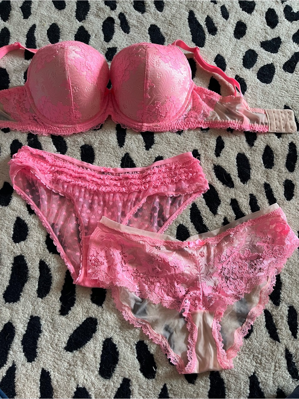36DD VICTORIAS SECRET VERY SEXY BRA & PANTY SET  NEW SET OF 3!!!! Bottoms